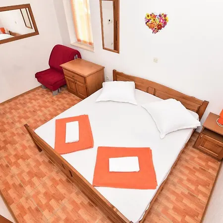 Roso Gostinjska kuća *
