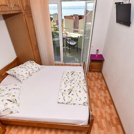 Gostinjska kuća Roso *