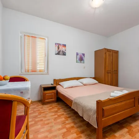 Πανσιόν Roso Marica - Apartments & Rooms 3*