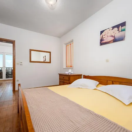 Roso Marica - Apartments & Rooms Μακάρσκα