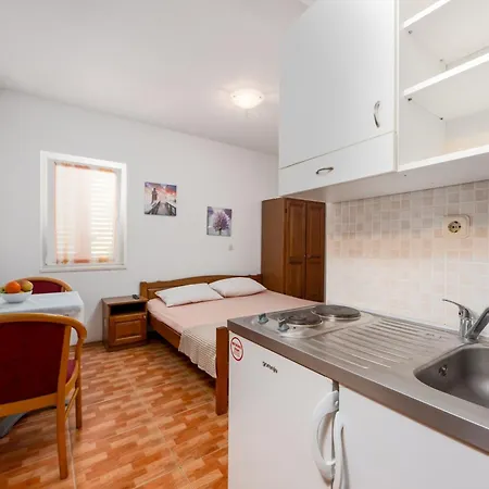 Roso Marica - Apartments & Rooms Μακάρσκα