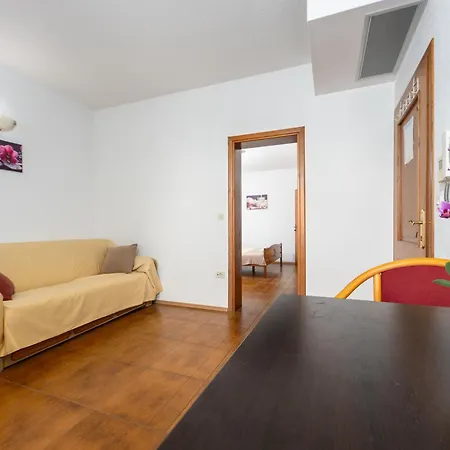 Roso Marica - Apartments & Rooms