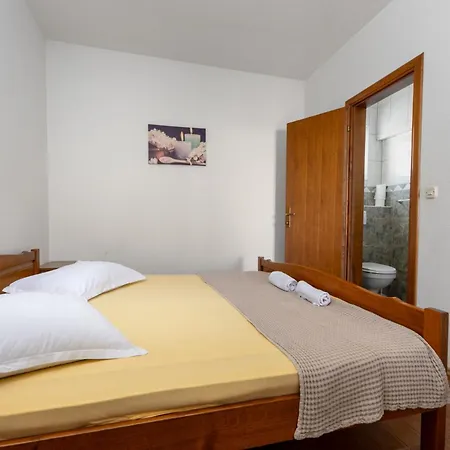 Πανσιόν Roso Marica - Apartments & Rooms