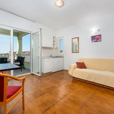 Πανσιόν Roso Marica - Apartments & Rooms 3*