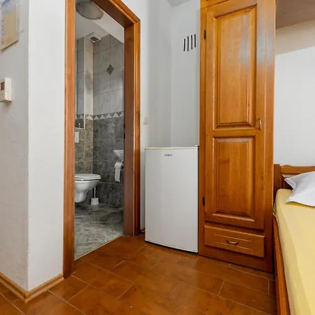 Roso Marica - Apartments & Rooms