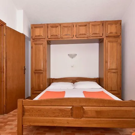 Roso Marica 3*