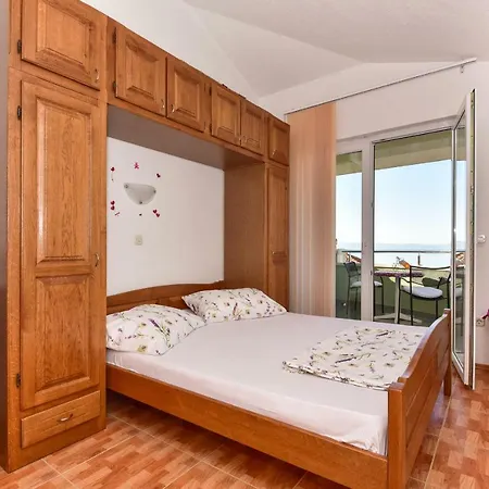 Πανσιόν Roso Marica - Apartments & Rooms