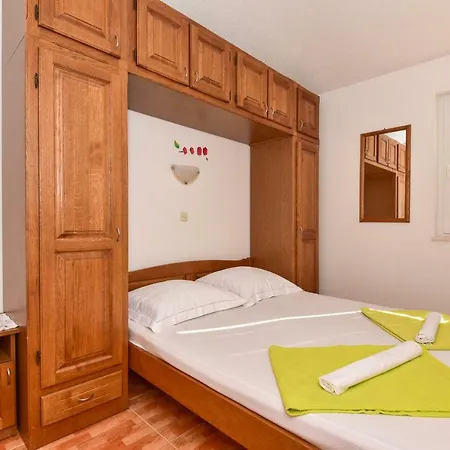 Πανσιόν Roso Marica - Apartments & Rooms