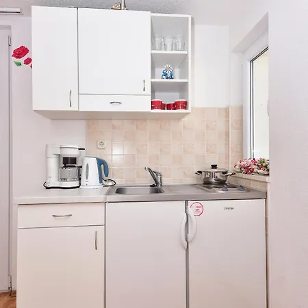 Πανσιόν Roso Marica - Apartments & Rooms