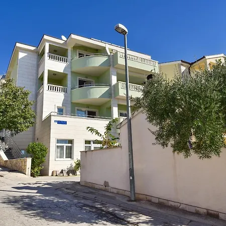 Roso Marica - Apartments & Rooms Μακάρσκα