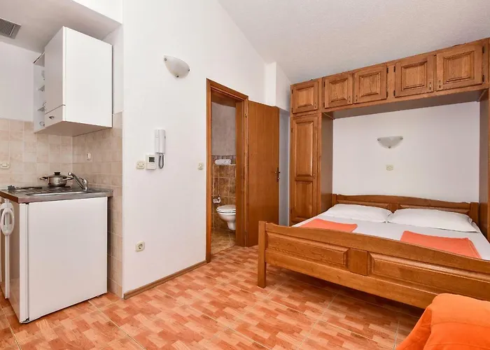 Roso 3* Макарска